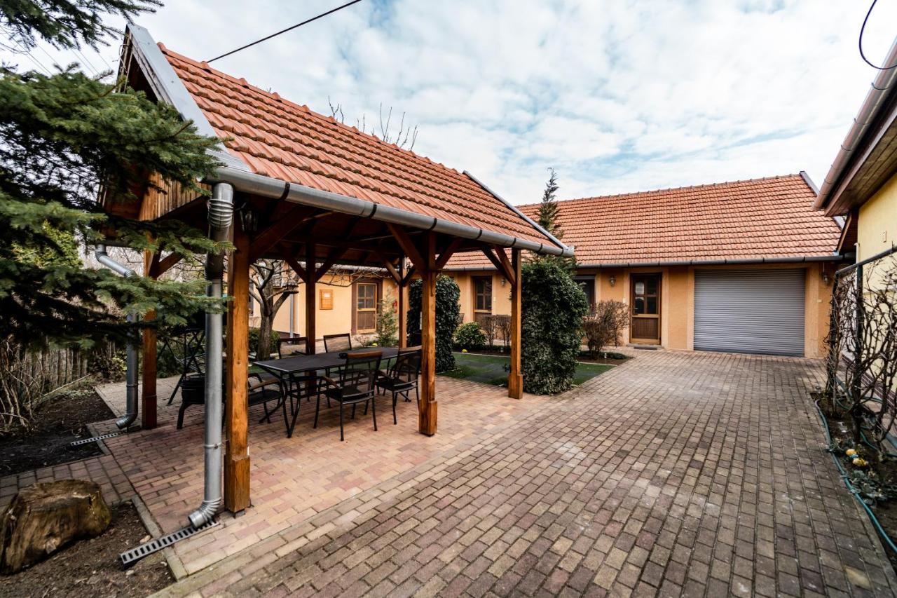 גיולה Estike Apartman מראה חיצוני תמונה