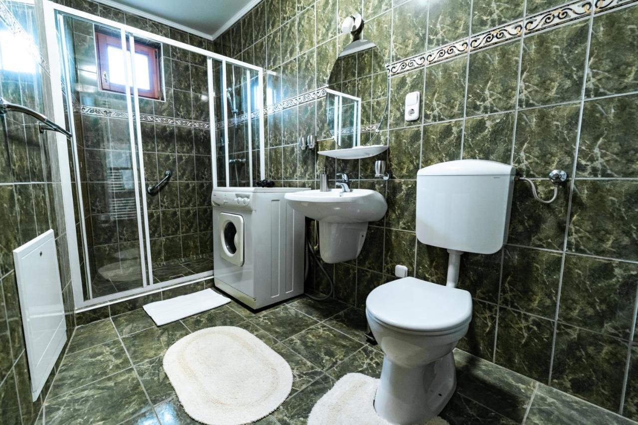 גיולה Estike Apartman מראה חיצוני תמונה