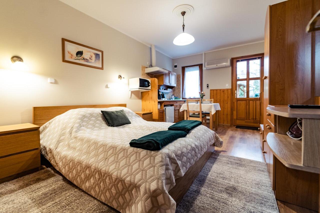 גיולה Estike Apartman מראה חיצוני תמונה