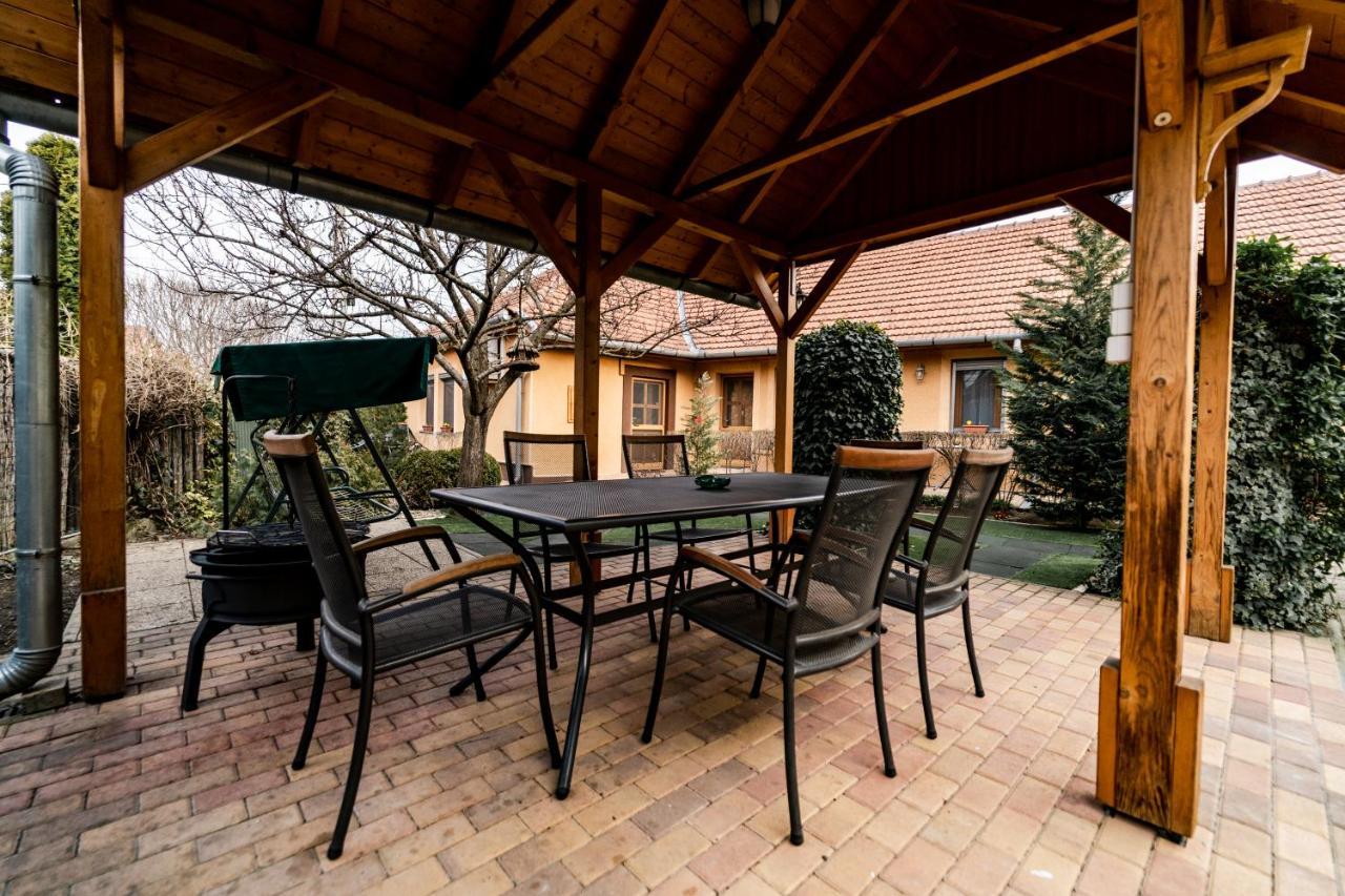 גיולה Estike Apartman מראה חיצוני תמונה