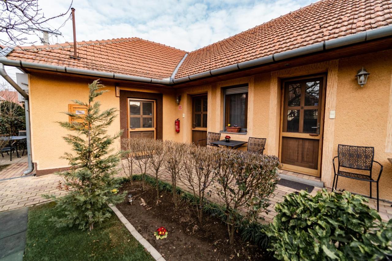 גיולה Estike Apartman מראה חיצוני תמונה